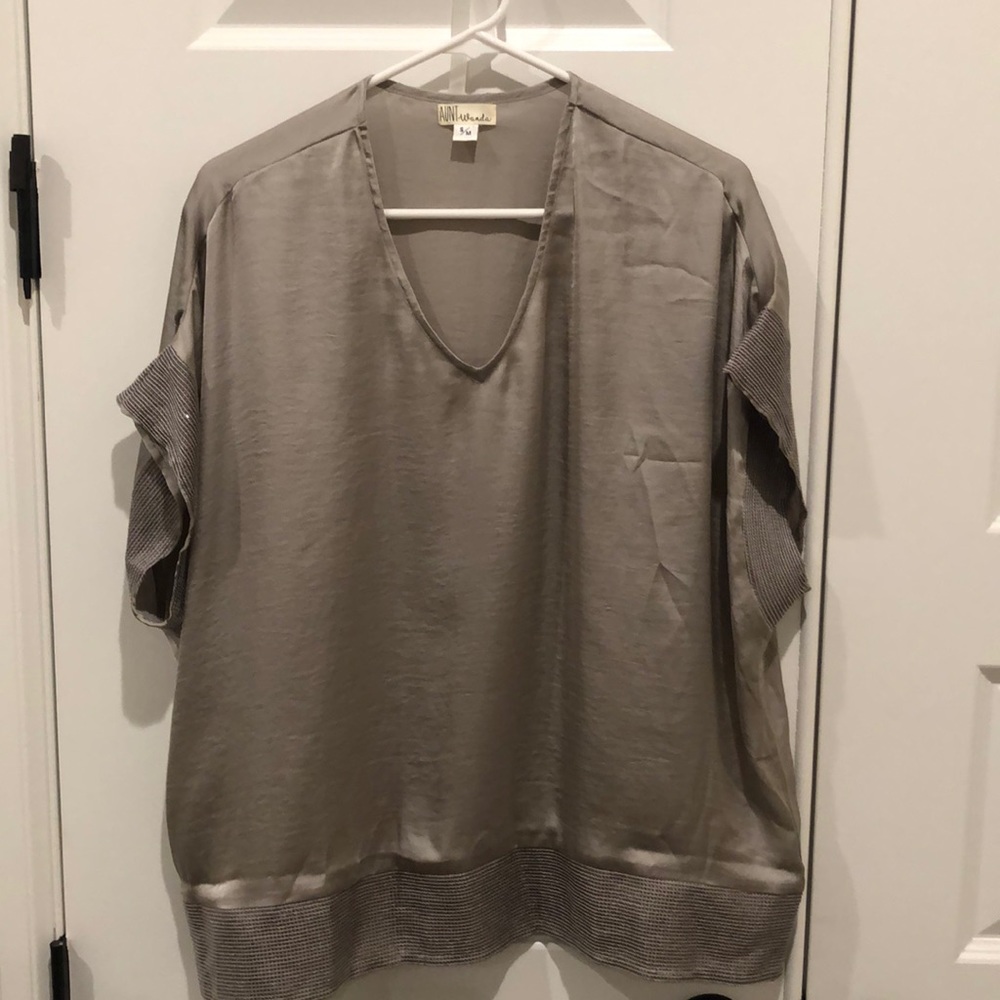 NWOT AUNT WANDA SILKY Sequin Top S/M
